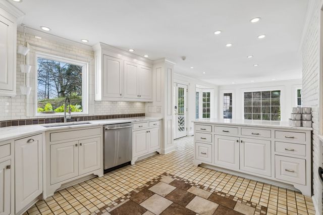 2455 Long Hollow Pike, Hendersonville, TN 37075