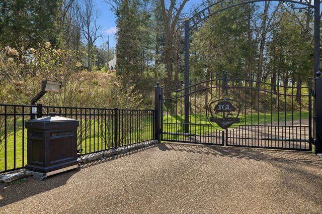 2455 Long Hollow Pike, Hendersonville, TN 37075