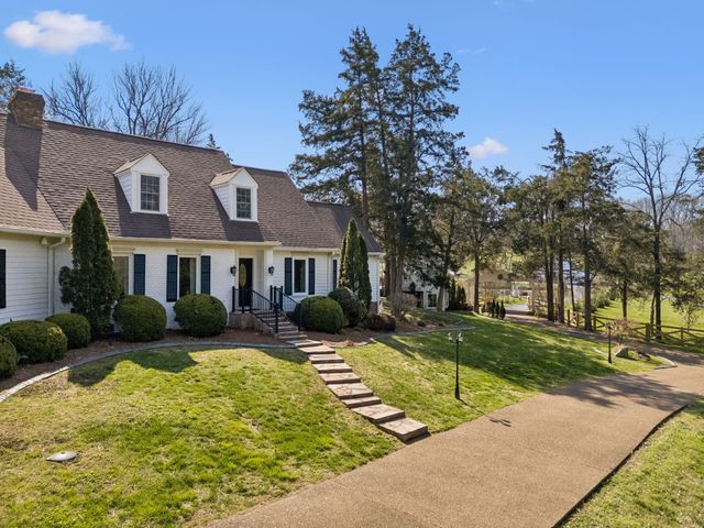 2455 Long Hollow Pike, Hendersonville, TN 37075