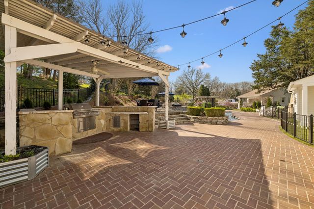 2455 Long Hollow Pike, Hendersonville, TN 37075