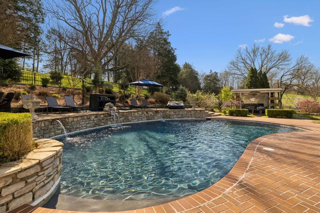 2455 Long Hollow Pike, Hendersonville, TN 37075