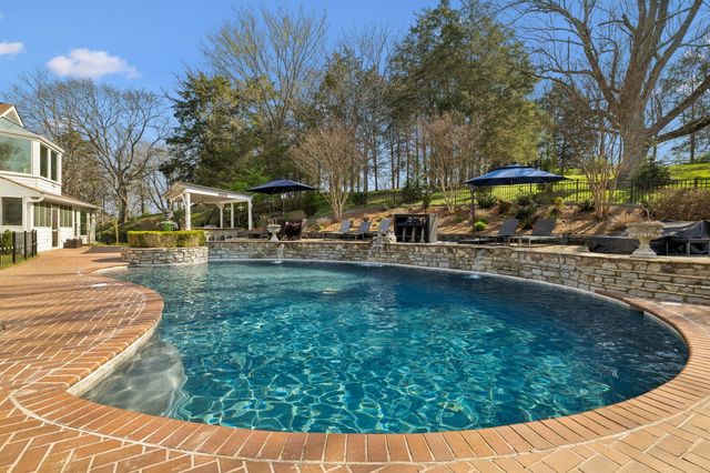 2455 Long Hollow Pike, Hendersonville, TN 37075