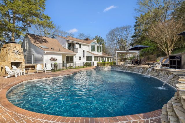 2455 Long Hollow Pike, Hendersonville, TN 37075