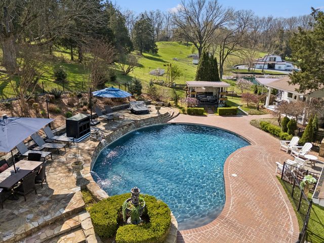 2455 Long Hollow Pike, Hendersonville, TN 37075