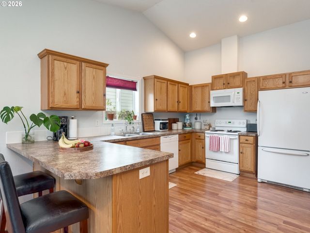 683 Ne SUMMERFIELD St, Mc Minnville, OR 97128