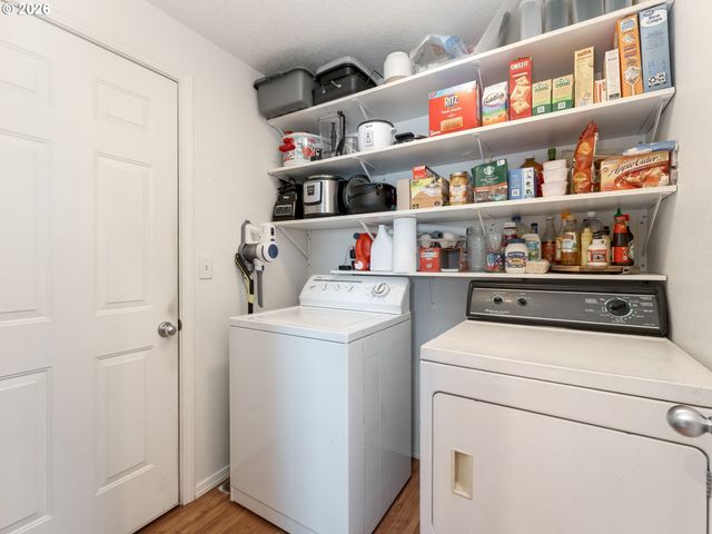 683 Ne SUMMERFIELD St, Mc Minnville, OR 97128