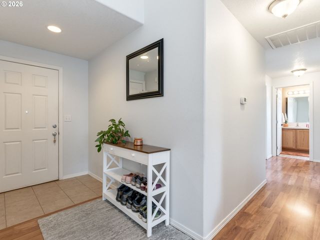 683 Ne SUMMERFIELD St, Mc Minnville, OR 97128