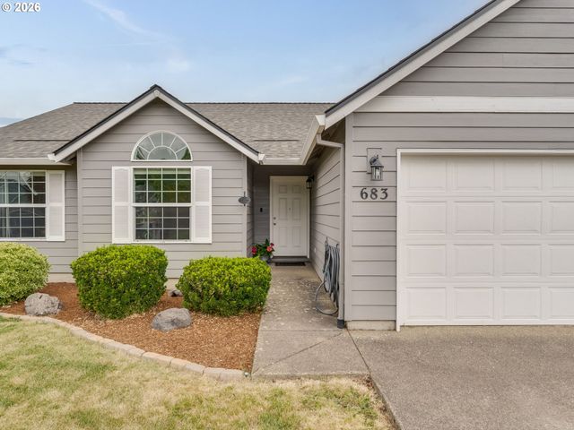 683 Ne SUMMERFIELD St, Mc Minnville, OR 97128