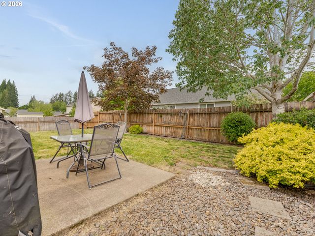683 Ne SUMMERFIELD St, Mc Minnville, OR 97128