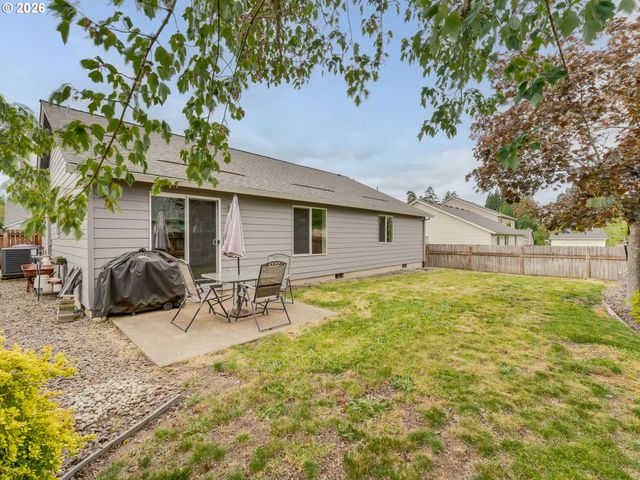 683 Ne SUMMERFIELD St, Mc Minnville, OR 97128
