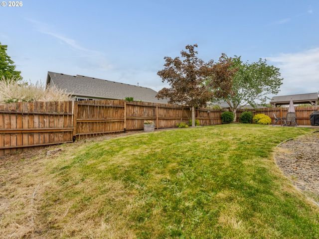 683 Ne SUMMERFIELD St, Mc Minnville, OR 97128