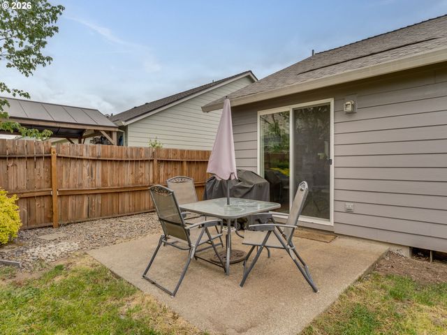 683 Ne SUMMERFIELD St, Mc Minnville, OR 97128