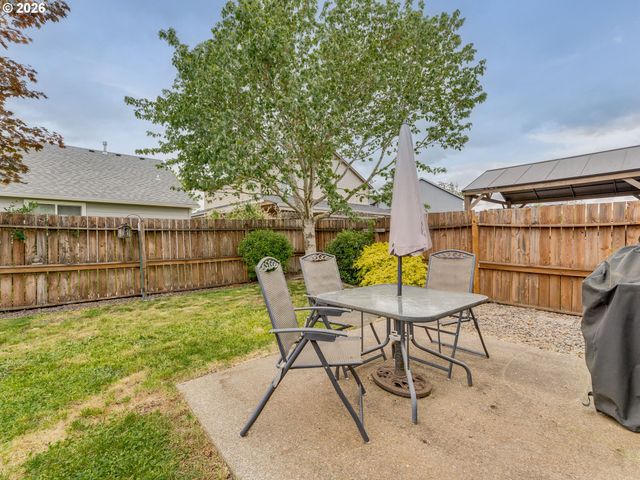 683 Ne SUMMERFIELD St, Mc Minnville, OR 97128