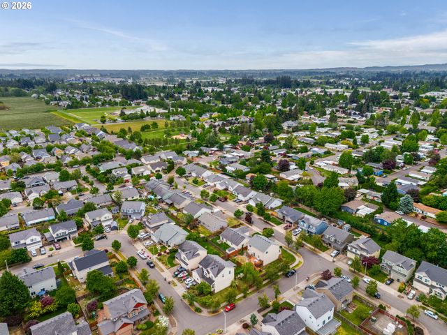 683 Ne SUMMERFIELD St, Mc Minnville, OR 97128