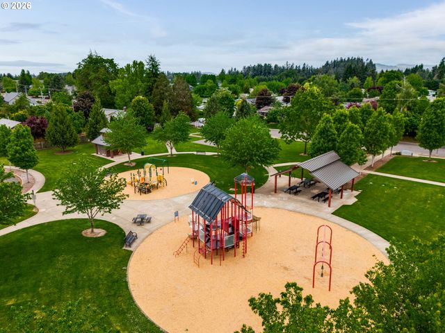 683 Ne SUMMERFIELD St, Mc Minnville, OR 97128