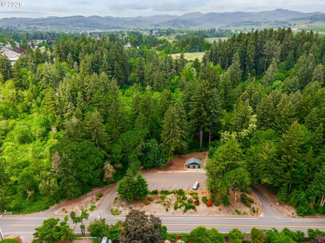 683 Ne SUMMERFIELD St, Mc Minnville, OR 97128