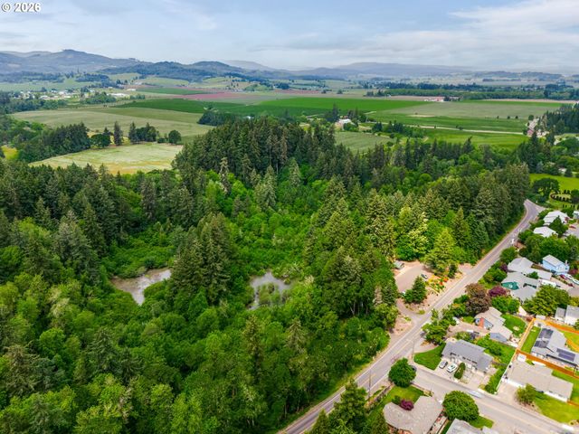 683 Ne SUMMERFIELD St, Mc Minnville, OR 97128