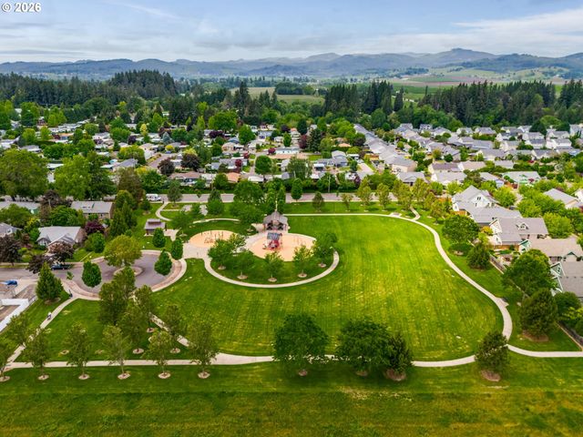 683 Ne SUMMERFIELD St, Mc Minnville, OR 97128
