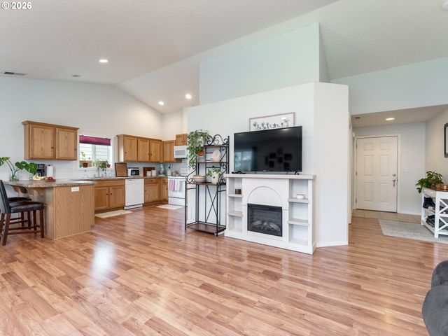 683 Ne SUMMERFIELD St, Mc Minnville, OR 97128