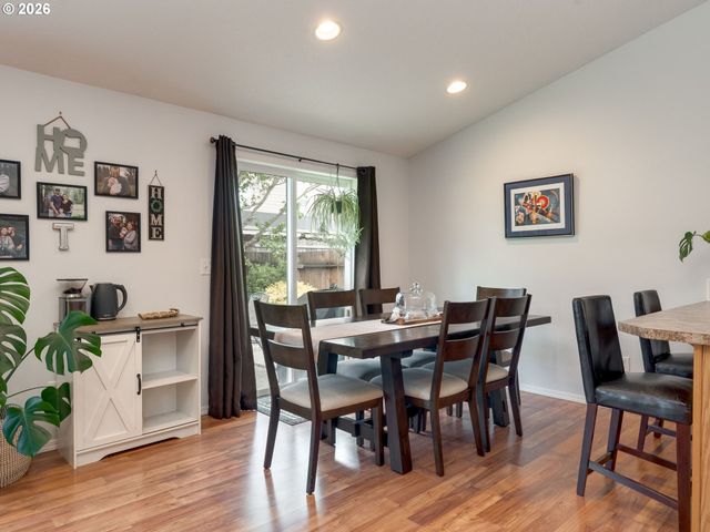 683 Ne SUMMERFIELD St, Mc Minnville, OR 97128