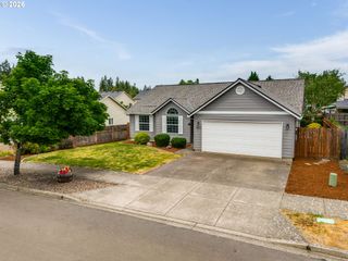 683 Ne SUMMERFIELD St, Mc Minnville, OR 97128