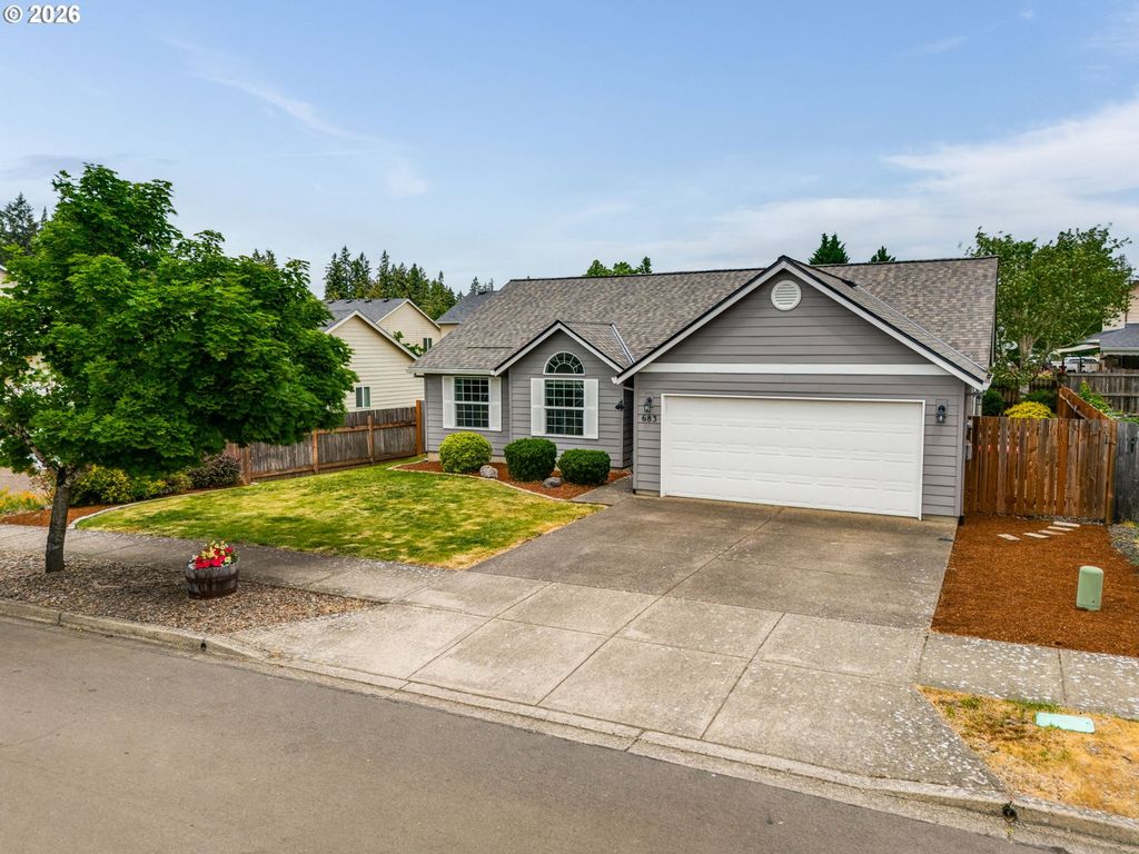 Image 1 of property listing at 683 Ne SUMMERFIELD St, Mc Minnville, OR 97128