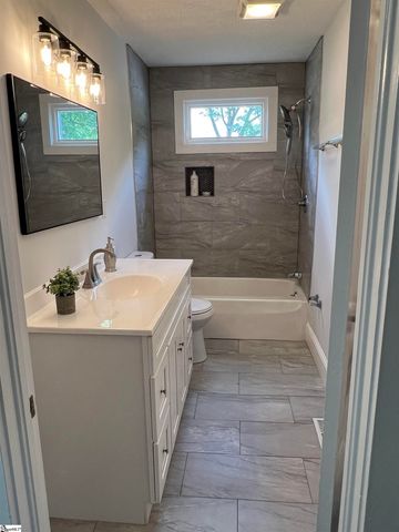 1600 W Parker Road, Greenville, SC 29617