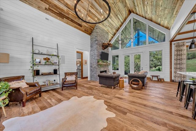 317 Little Creek Rd, Pleasant Shade, TN 37145