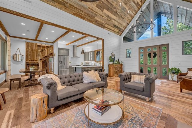 317 Little Creek Rd, Pleasant Shade, TN 37145