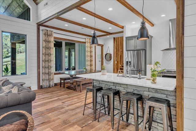 317 Little Creek Rd, Pleasant Shade, TN 37145