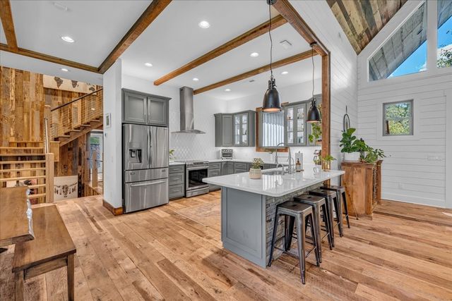 317 Little Creek Rd, Pleasant Shade, TN 37145