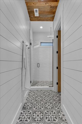 317 Little Creek Rd, Pleasant Shade, TN 37145