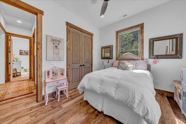 317 Little Creek Rd, Pleasant Shade, TN 37145