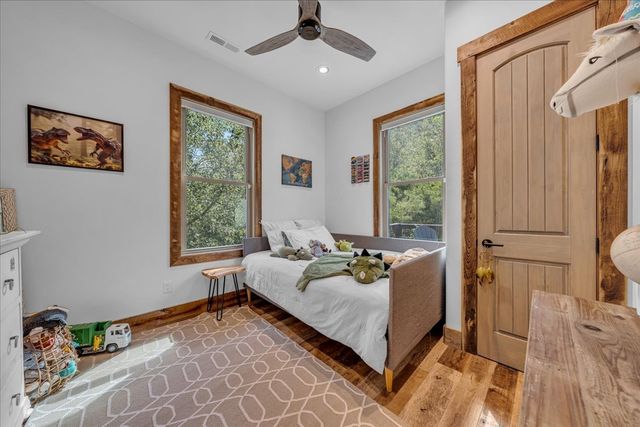 317 Little Creek Rd, Pleasant Shade, TN 37145