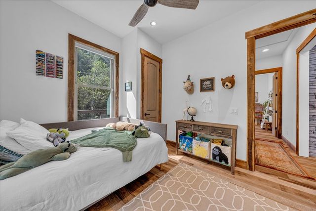 317 Little Creek Rd, Pleasant Shade, TN 37145