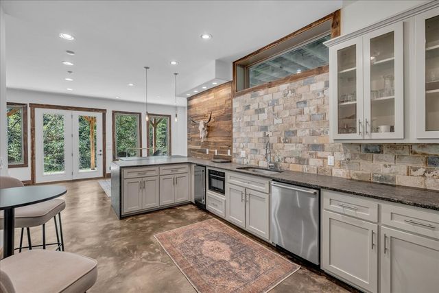 317 Little Creek Rd, Pleasant Shade, TN 37145