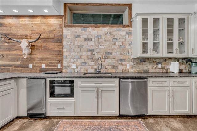 317 Little Creek Rd, Pleasant Shade, TN 37145