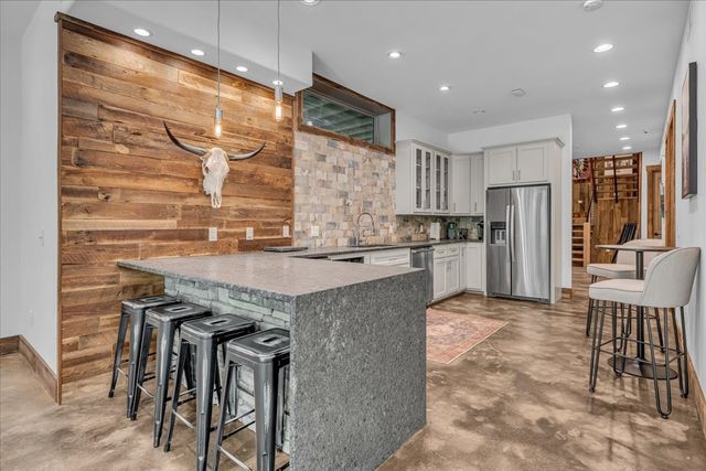 317 Little Creek Rd, Pleasant Shade, TN 37145