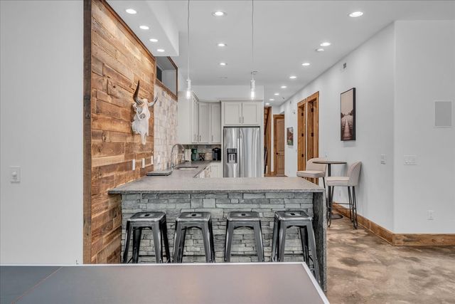 317 Little Creek Rd, Pleasant Shade, TN 37145