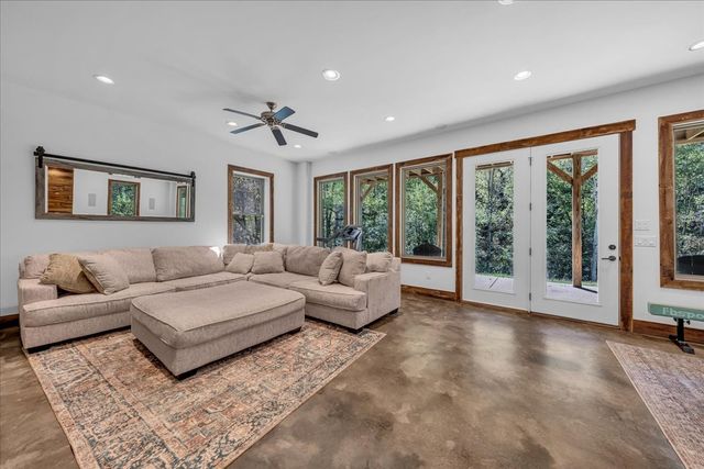 317 Little Creek Rd, Pleasant Shade, TN 37145