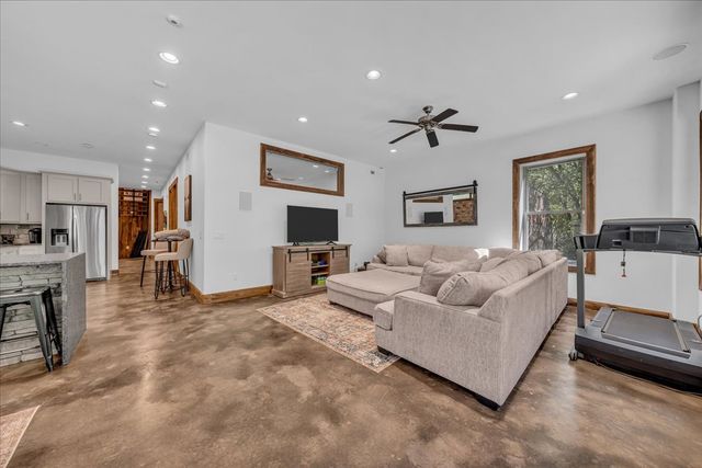 317 Little Creek Rd, Pleasant Shade, TN 37145