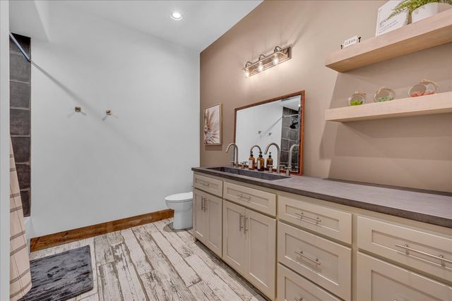 317 Little Creek Rd, Pleasant Shade, TN 37145