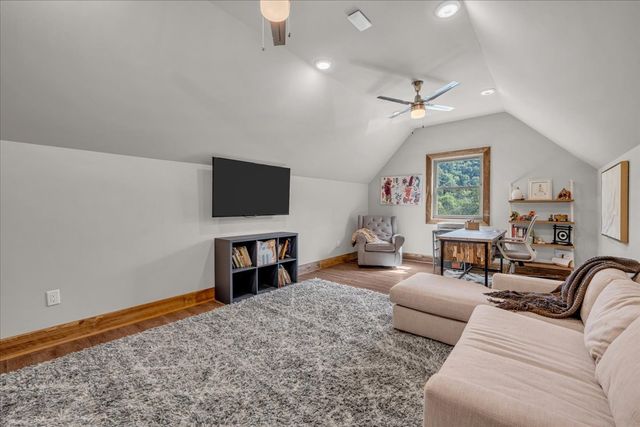 317 Little Creek Rd, Pleasant Shade, TN 37145