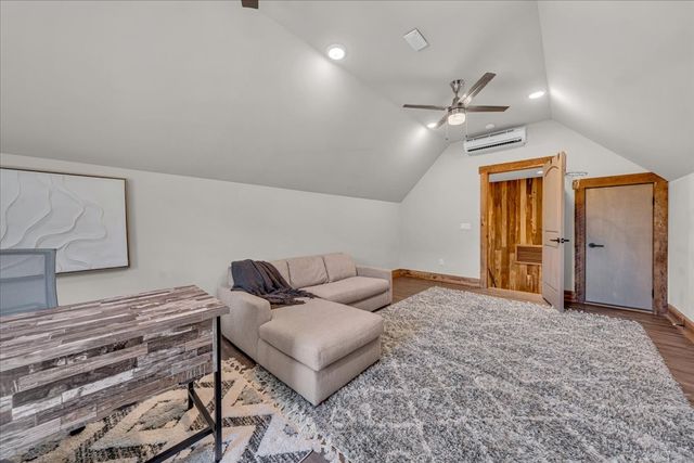 317 Little Creek Rd, Pleasant Shade, TN 37145