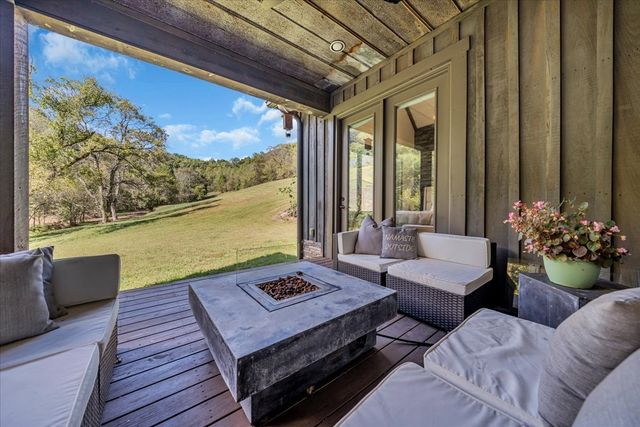 317 Little Creek Rd, Pleasant Shade, TN 37145