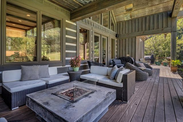 317 Little Creek Rd, Pleasant Shade, TN 37145