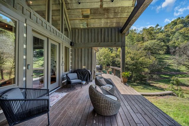 317 Little Creek Rd, Pleasant Shade, TN 37145