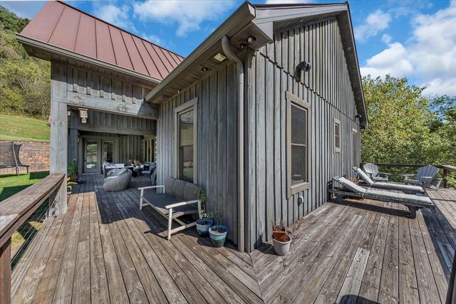 317 Little Creek Rd, Pleasant Shade, TN 37145