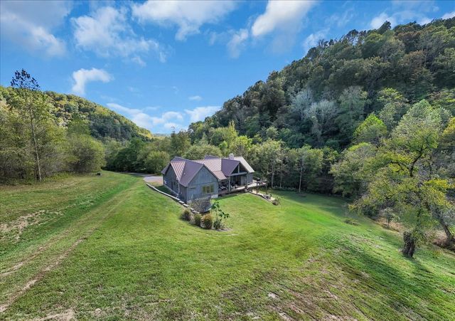 317 Little Creek Rd, Pleasant Shade, TN 37145