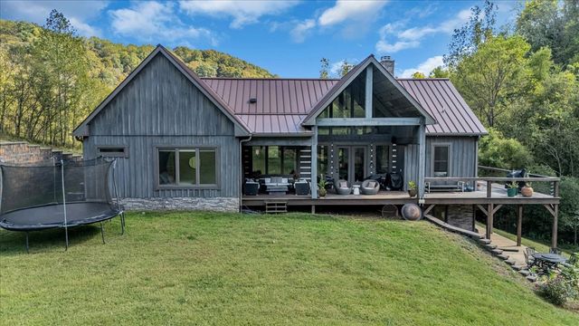 317 Little Creek Rd, Pleasant Shade, TN 37145